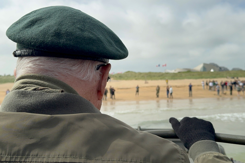 Jim Parks bezoekt nog één keer Juno beach